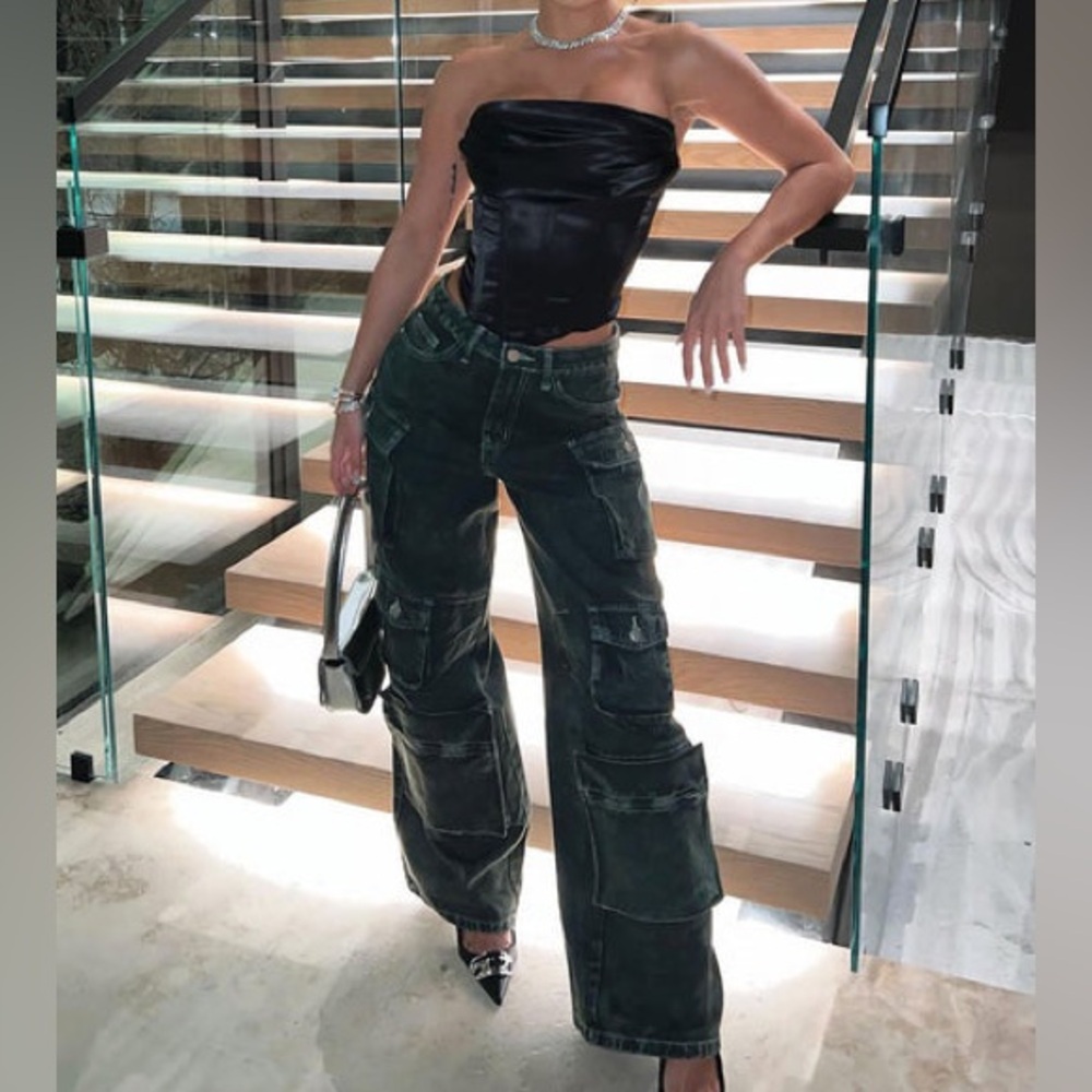 ✨FASHION NOVA  “Petite Lily High Rise Cargo” JEANS